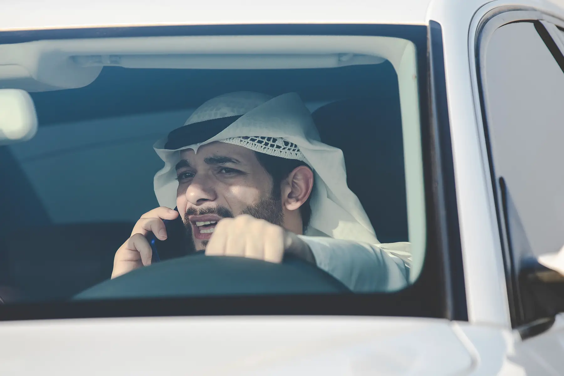 saudi-man-calling-while-driving