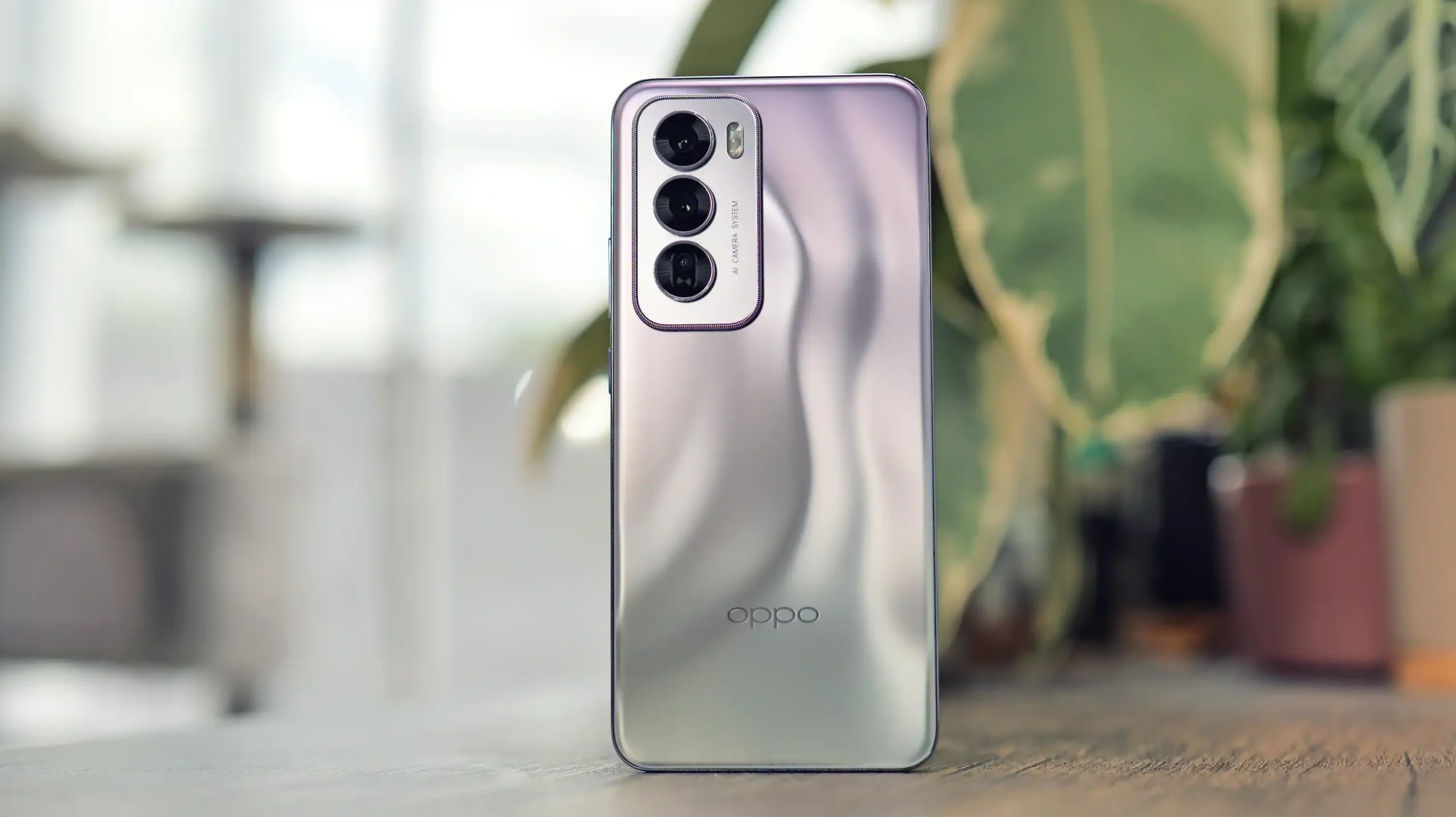 2. Oppo Reno 12 Pro – مميزات رائدة بسعر أقل