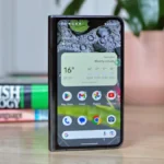 Google-Pixel-Fold-review-front-screen