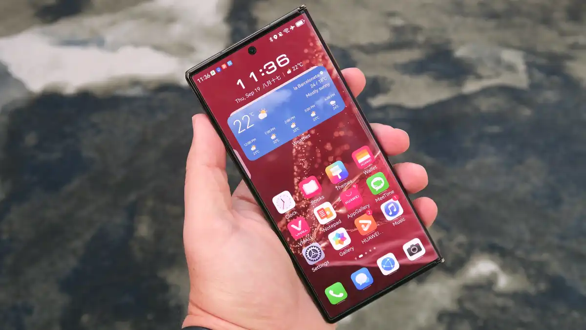 Huawei Mate XT hands on phone handheld