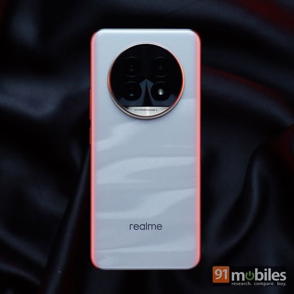 Realme 13 Pro review التصميم والشاشة