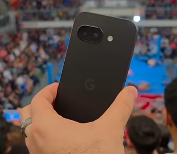 فيديو عملي لهاتف Google Pixel 9a