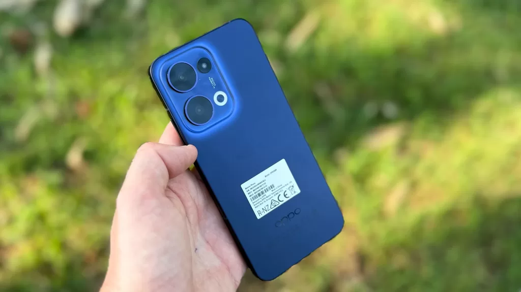 تم إطلاق هاتف Oppo Reno13 5G الجديد بسعة 12 جيجابايت + 512 جيجابايت باللون الأزرق السماوي 14 OppoReno13 3 1024x575 1