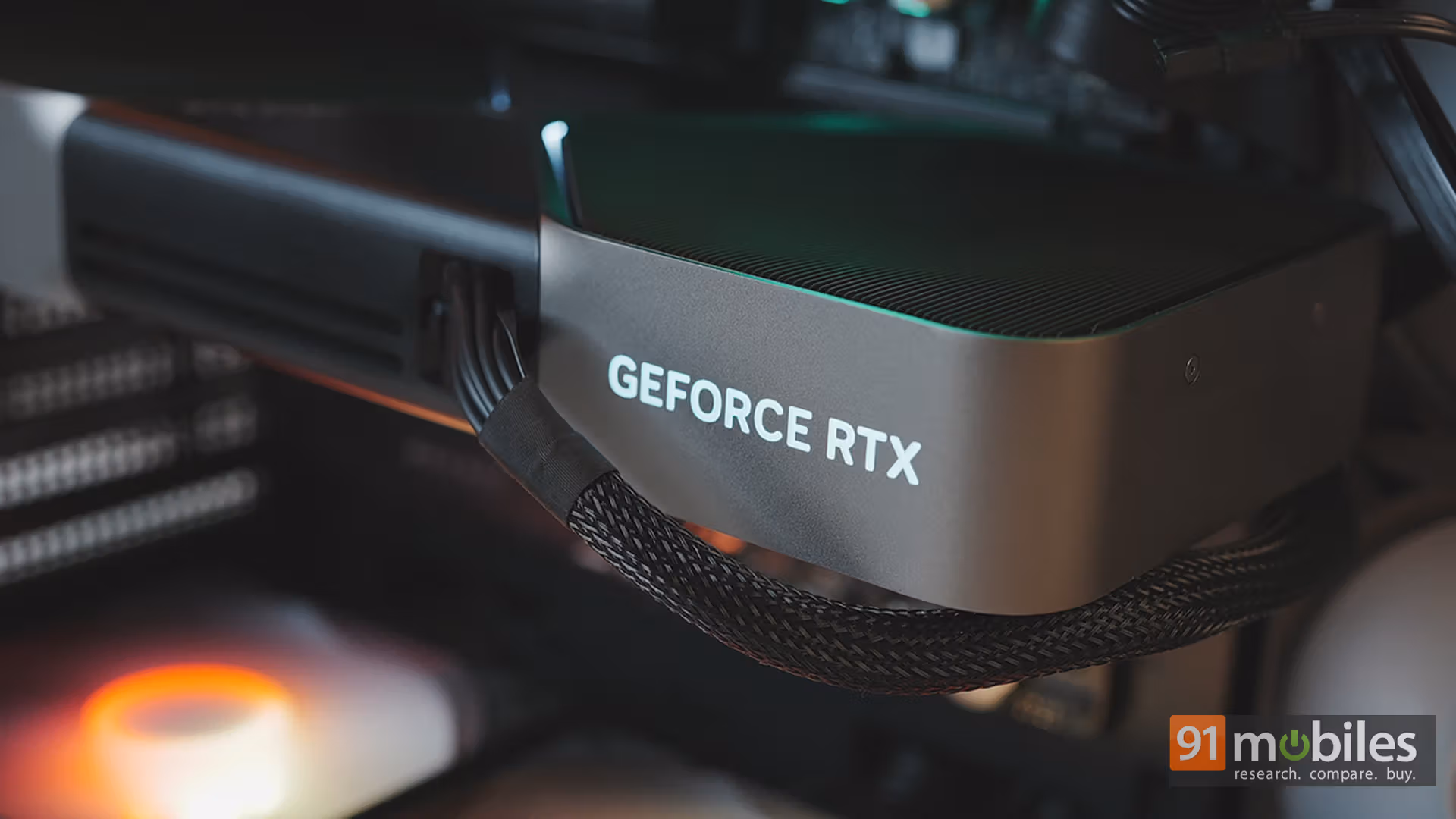 GPU White Light NVIDIA RTX 5080 FE Review