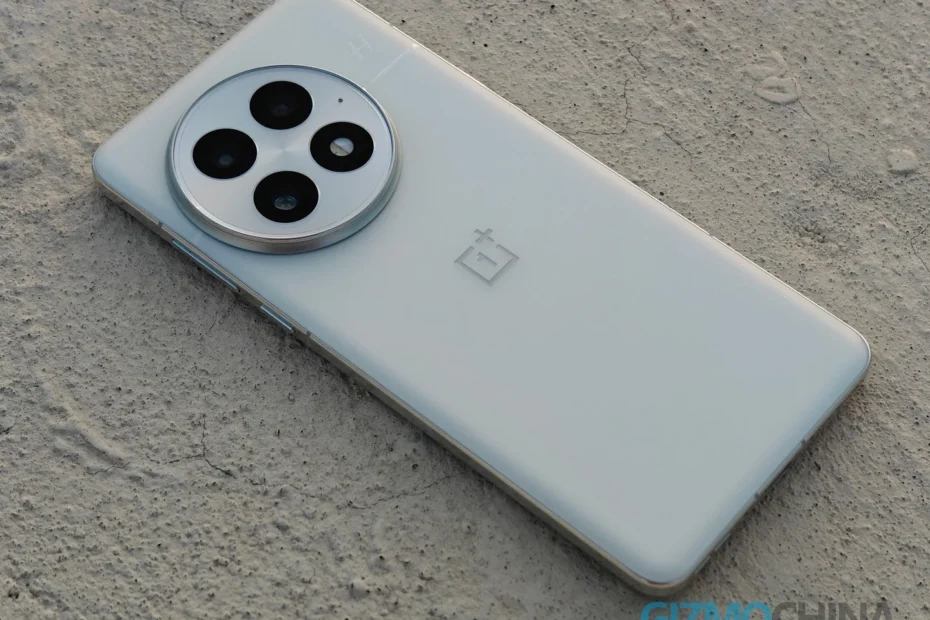 OnePlus 13 يحصل على Android 16 Beta 2