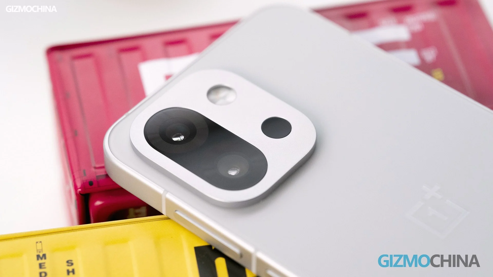 OnePlus 13T 1 2
