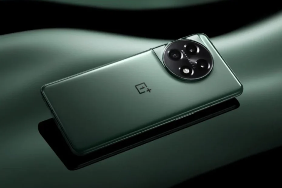 OnePlus 11 يتلقى تحديث OxygenOS 15.0.0.800
