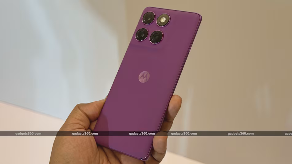 motorola edge 60 pro main big gadgets 360 1745574514140