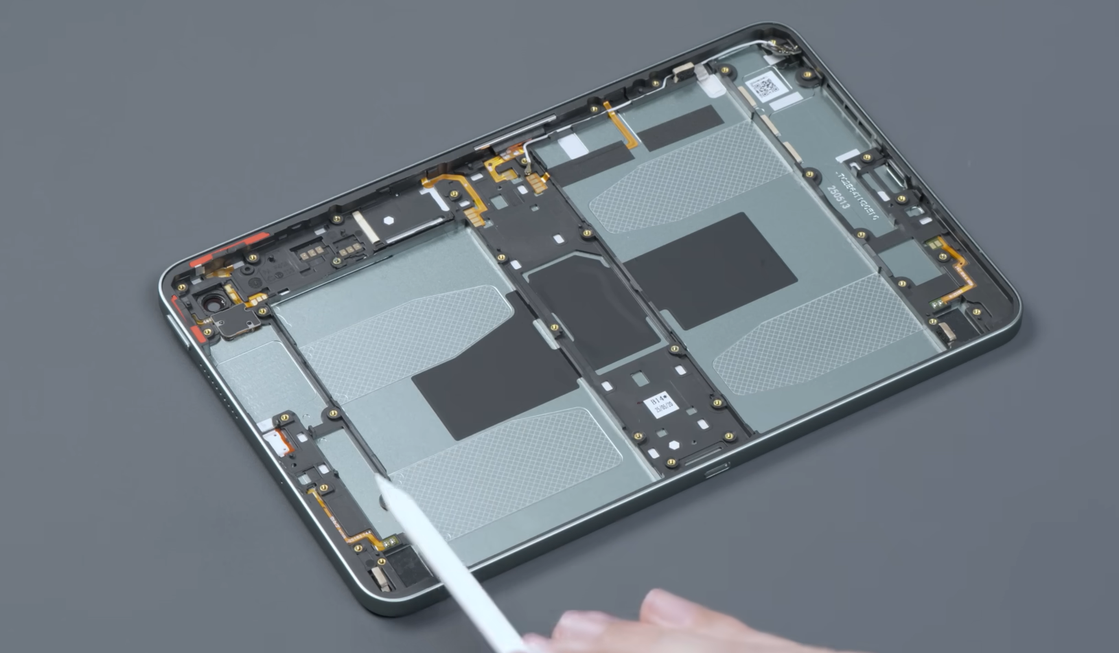 يكشف تفكيك REDMI K Pad