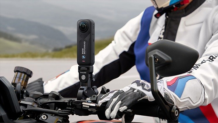 insta360 x5 bmw on motorcycle