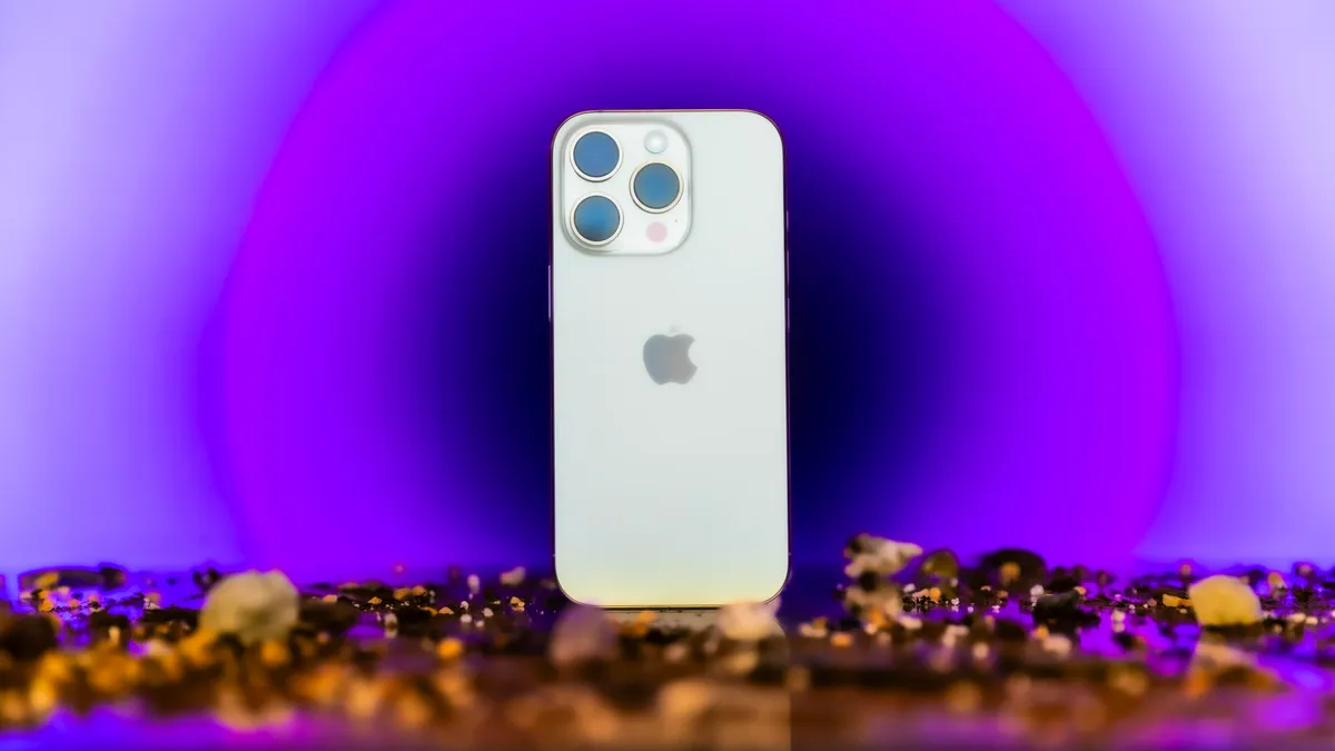 apple iphone 16 pro max 4438