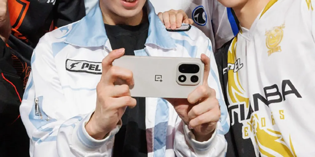 oneplus 15 esports 1