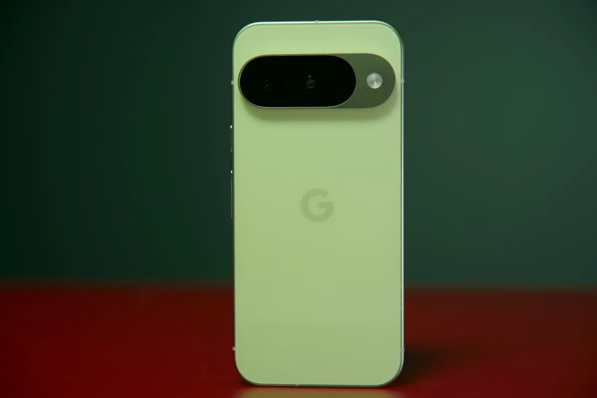شهد كلٌّ من iPhone 17 وPixel 10 تغييراتٍ ملحوظةً في أنظمة الكاميرا