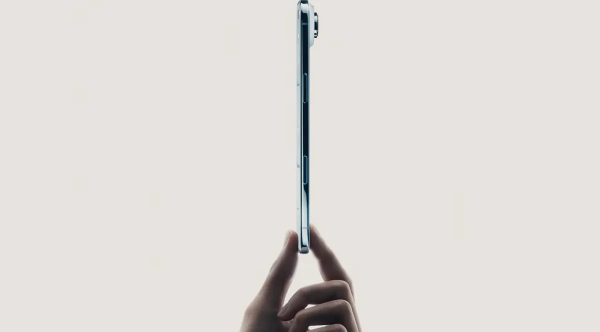 مقارنة بين تصميم وشاشة سلسلة هواتف iPhone 17