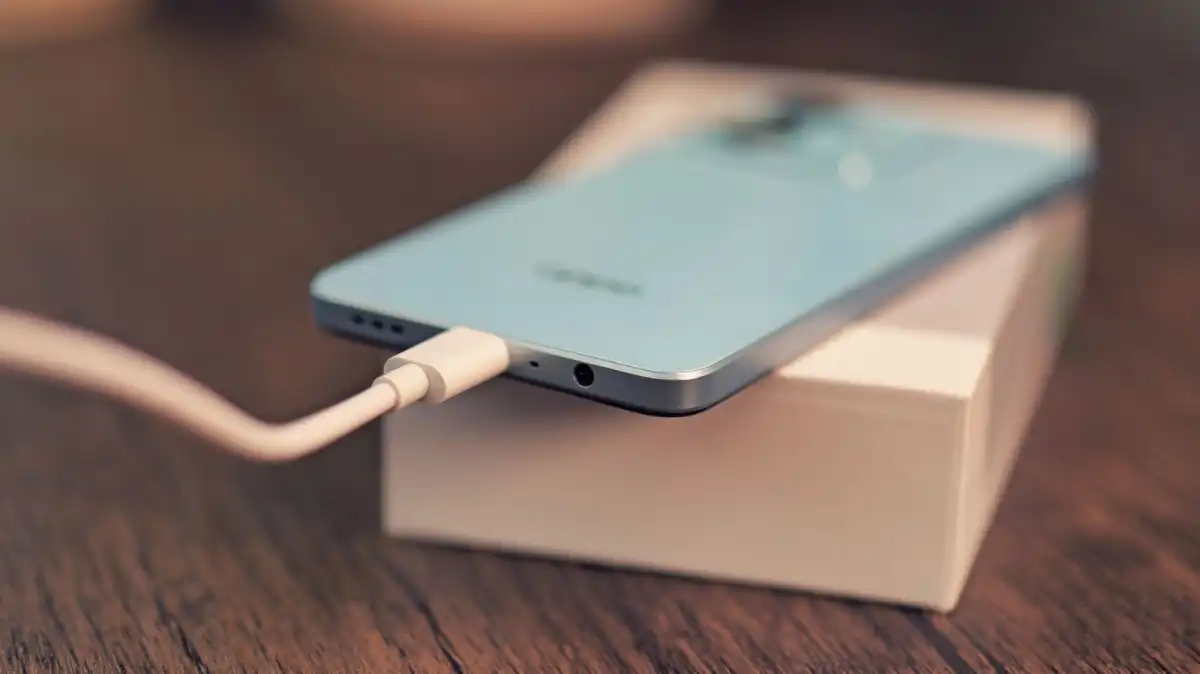 سعر و مواصفات oppo a60: بطيئًا وثابتًا 11 Oppo A60 5G review 19عمر البطارية والشحن