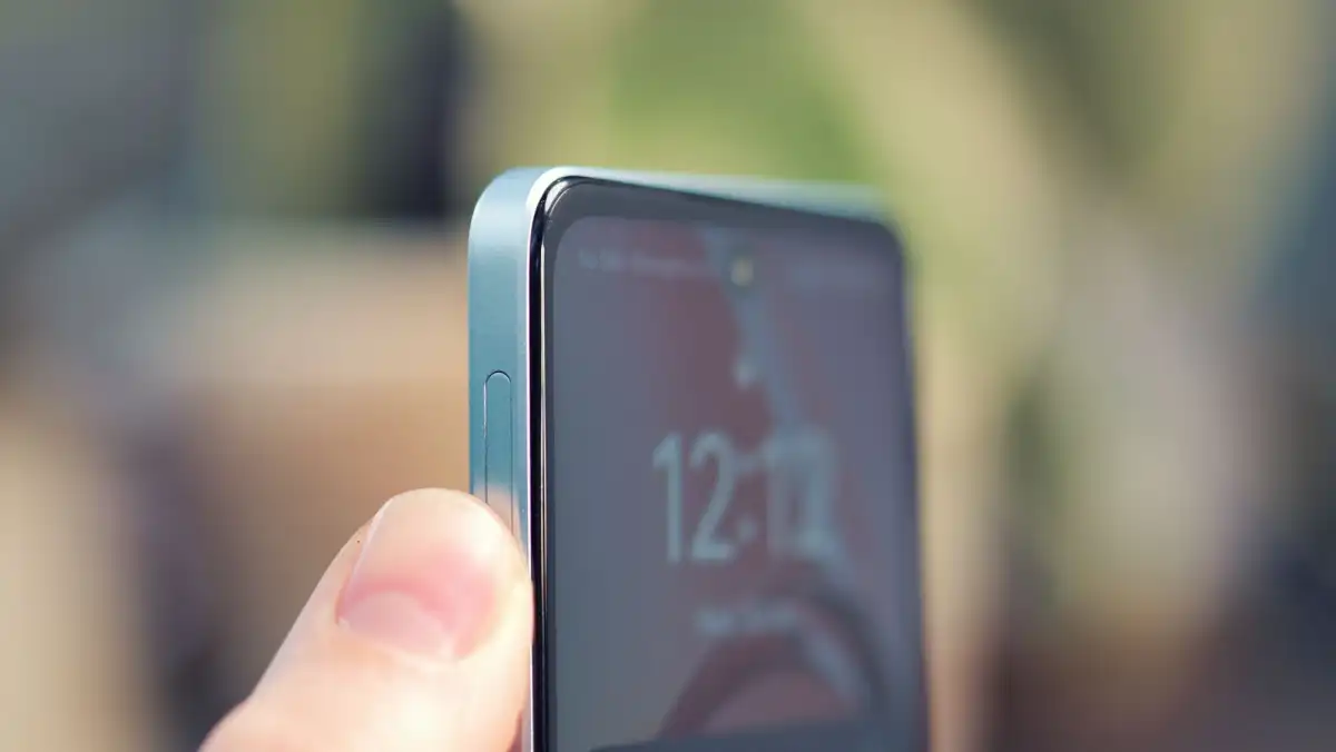 سعر و مواصفات oppo a60: بطيئًا وثابتًا 5 Oppo A60 5G review الشاشة ومكبرات الصوت