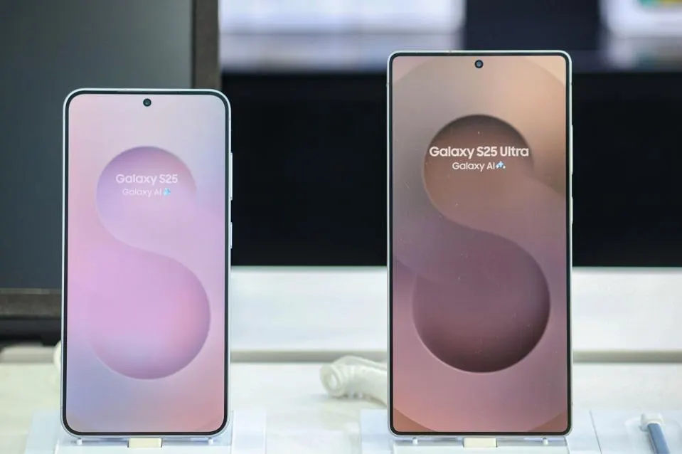 هذا العرض المبكر من الجمعة السوداء يخفض سعر هاتف Galaxy S25 Ultra إلى مستوى قياسي جديد، ولكن ليس لفترة طويلة 2 سامسونج الولايات المتحدة تتخلى عن عرض الجمعة السوداء غير الرسمي لهاتف Galaxy S25 Ultra