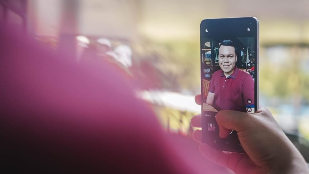 سعر ريلمي c65 : مميزات و عيوب ريلمي C65 18 240613 GadgetMatch realme C65 Usage Camera Selfie 1 1024x576 1