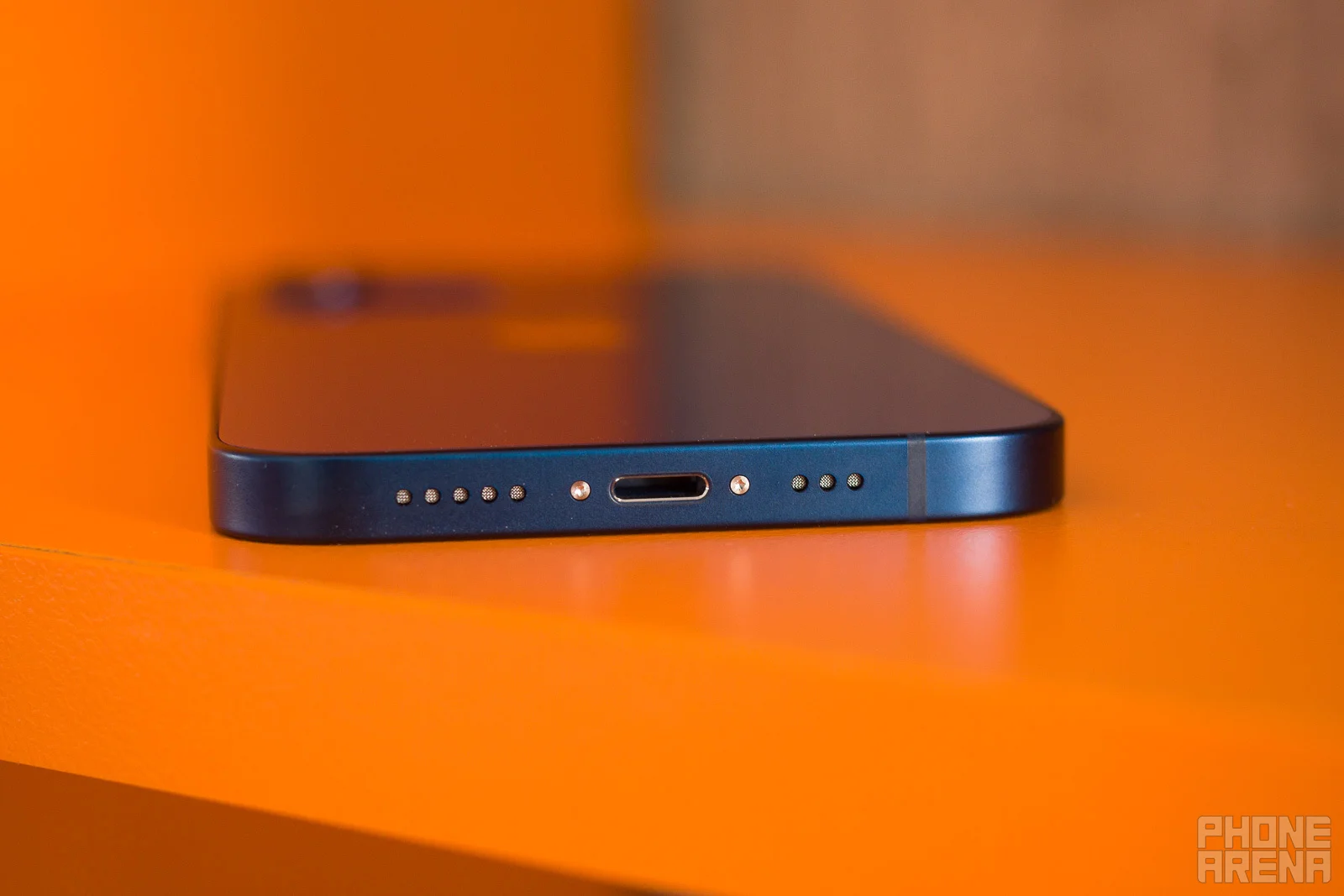 Apple iPhone 12 مكبرات الصوت