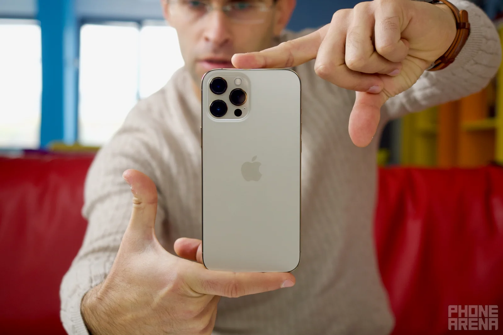 iPhone 12 مقابل iPhone 12 Pro و 12 Pro