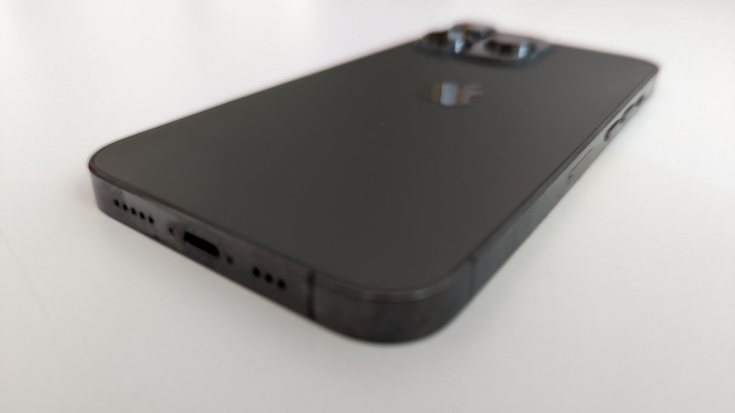 سعر و مواصفات ايفون 13 في مصر و السعودية 256 جيجا: سعر ايفون 13 18 iphone13pro bottom