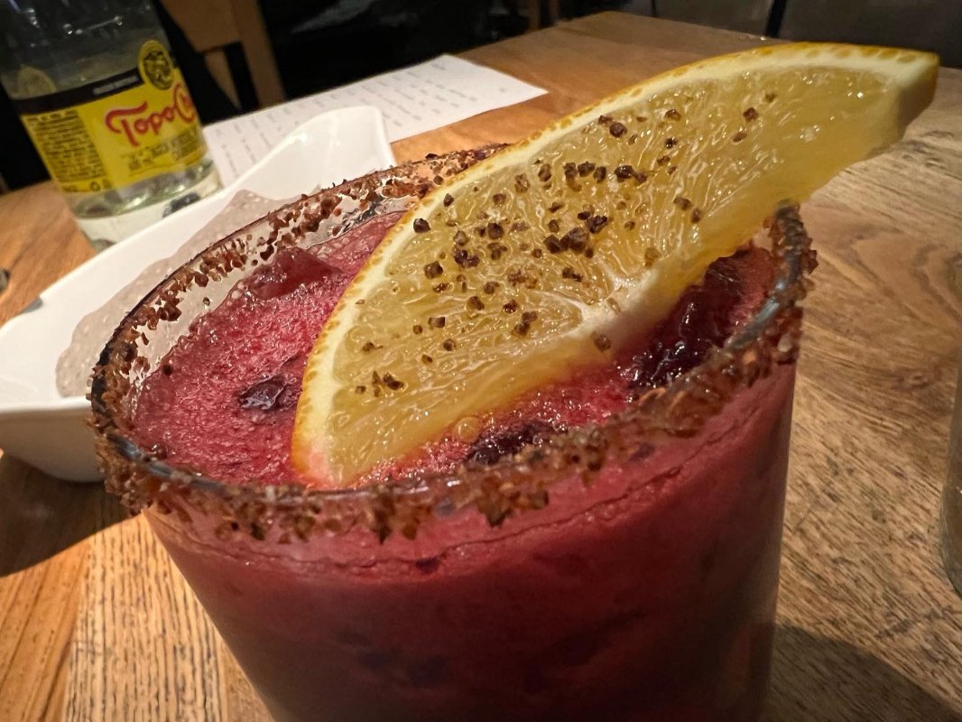 سعر و مواصفات ايفون 13 في مصر و السعودية 256 جيجا: سعر ايفون 13 17 iphone13pro drink