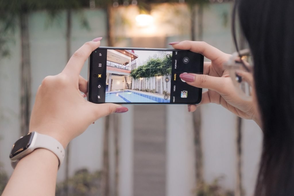 سعر اوبو a98 في مصر: المواصفات الكاملة 9 oppo a98 photos teaser gadgetmatch 20230911 12 1024x683 1