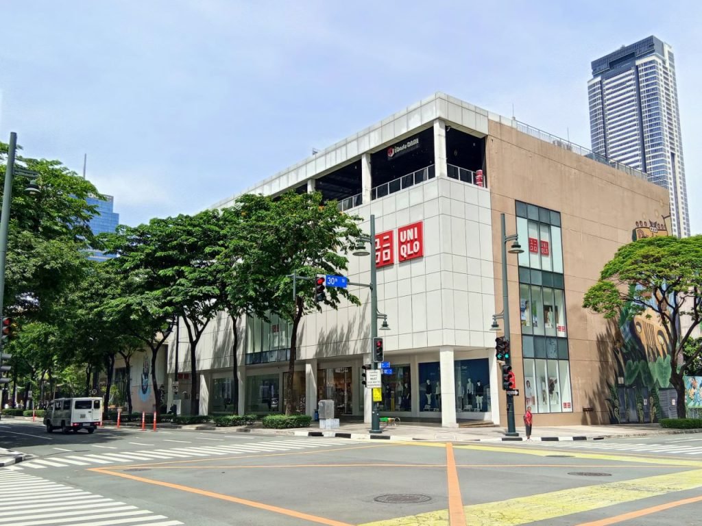 سعر ريلمي c65 : مميزات و عيوب ريلمي C65 14 realme c65 sample photos 1x zoom bgc 30th street intersection clothing shop 20240621 gadgetmatch 1024x768 1