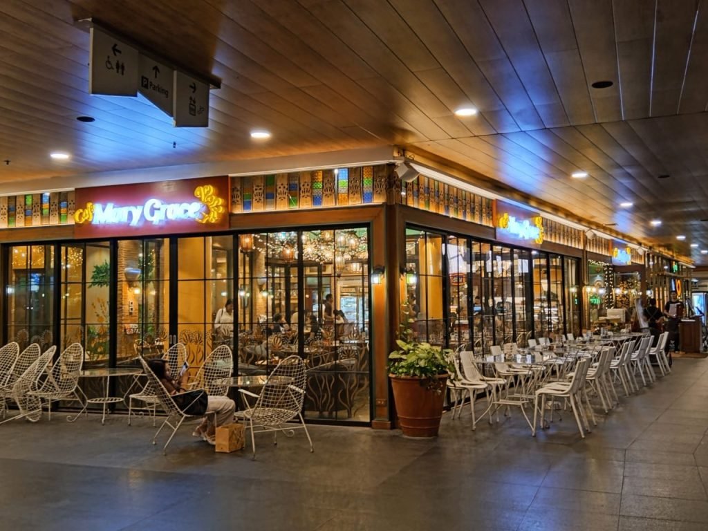 سعر ريلمي c65 : مميزات و عيوب ريلمي C65 23 realme c65 sample photos bgc high street night shot low light blurring 20240621 gadgetmatch 1024x768 1