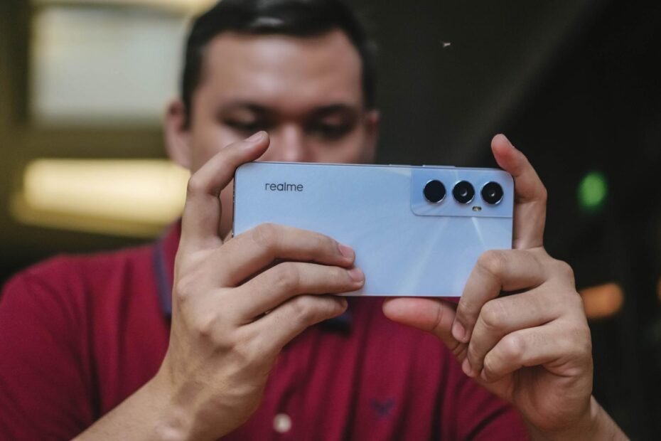 مراجعة هاتف realme C65: هاتف عملي، لكنه ليس استثنائياً.