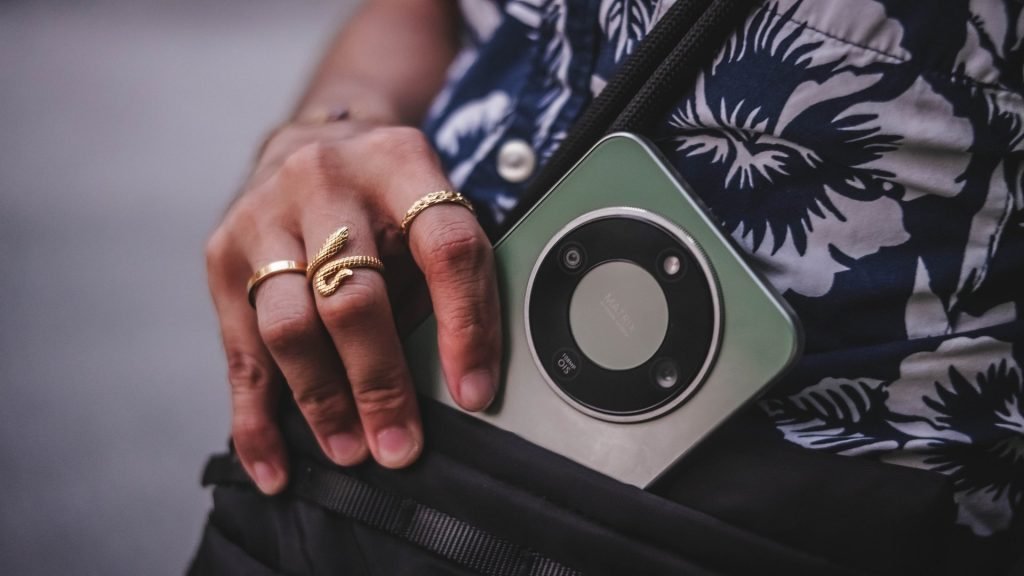 سعر HONOR Magic8 Lite - مواصفات هونر ماجيك 8 لايت 20 250229 GadgetMatch HONOR Magic8 Lite Lifestyle 1 1024x576 1