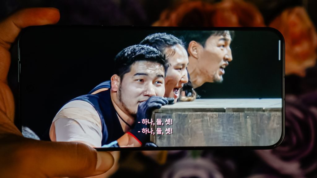 سعر OPPO Find X9 و مواصفاته - مميزات و عيوب أوبو فايند إكس 9 5 gadgetmatch 20251219 oppo find x9 40 netflix physical asia 1024x576 1