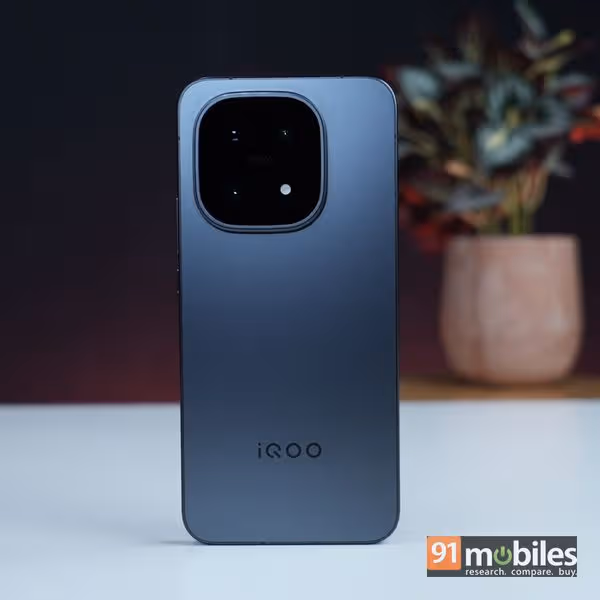 سعر iQOO 15 و مواصفاته - مميوات و عيوب آي كيو أو 15 18 iQOO 15 review04