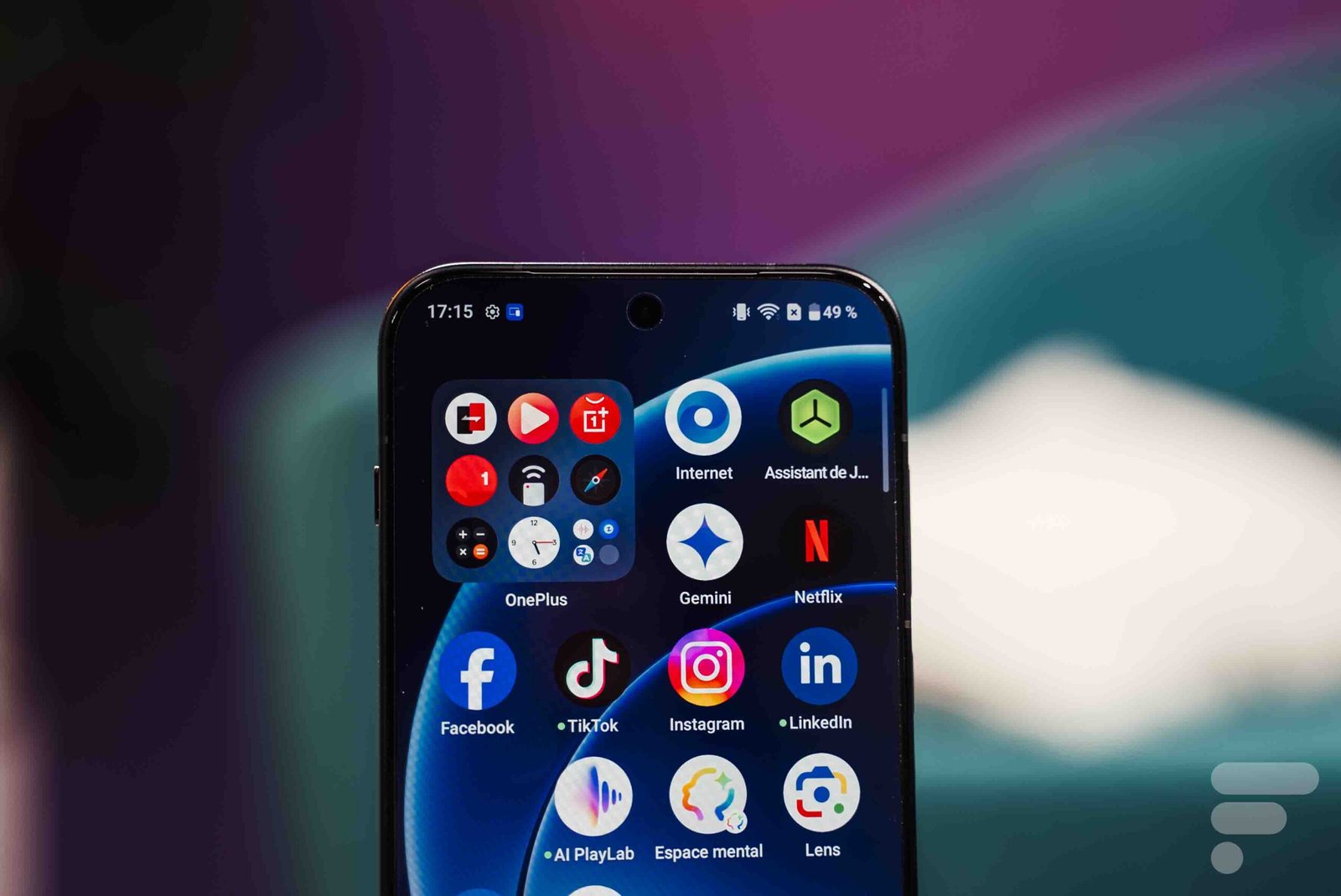 مقارنة بين هاتف OnePlus 15 وهاتف OPPO Find X9 Pro: كيف تختار أفضل هاتف ذكي عالي المواصفات؟ 6 oneplus 15 11 scaled