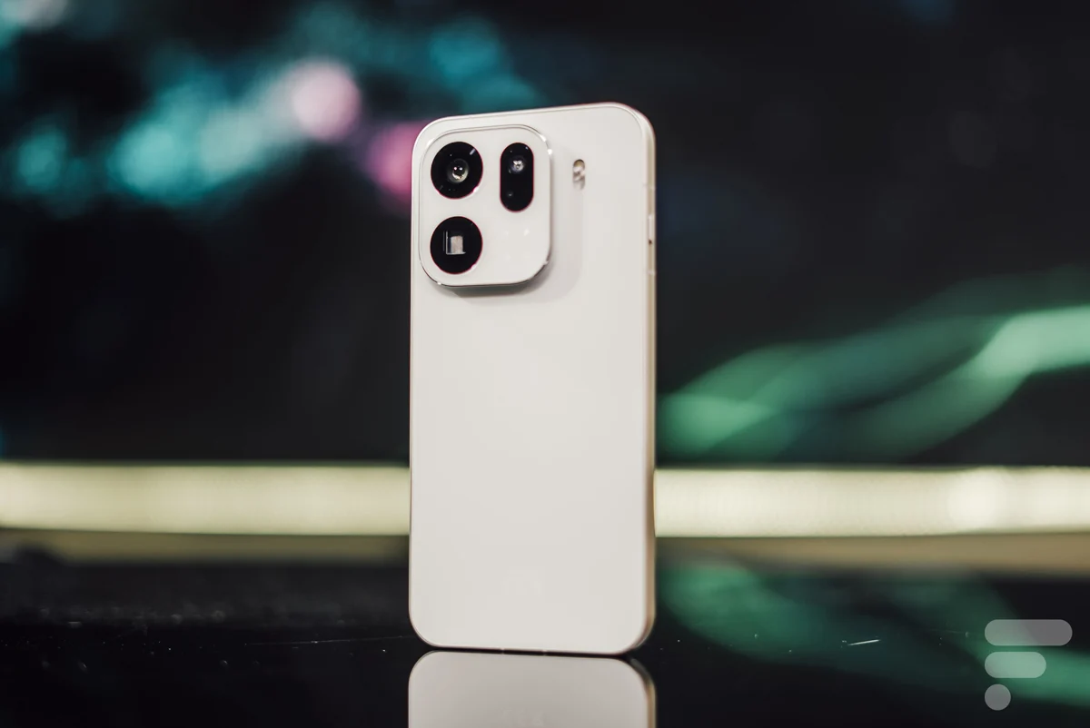 مقارنة بين هاتف OPPO Find X9 Pro وهاتف Samsung Galaxy S25 Ultra 2 oppo find x9 pro 6 1