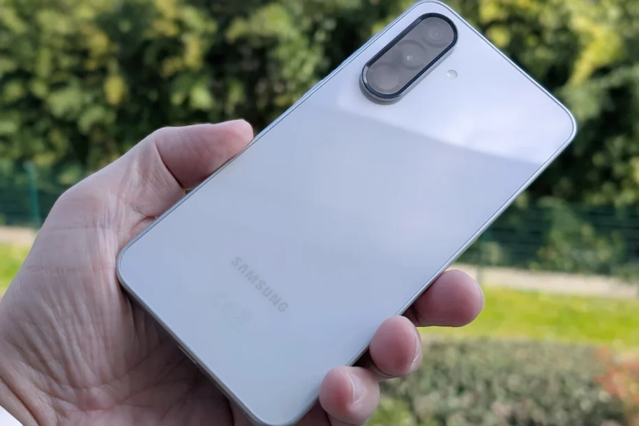 ما هي أفضل الهواتف الذكية في يناير 2026؟ 9 samsung galaxy a36 1 1200x904 1
