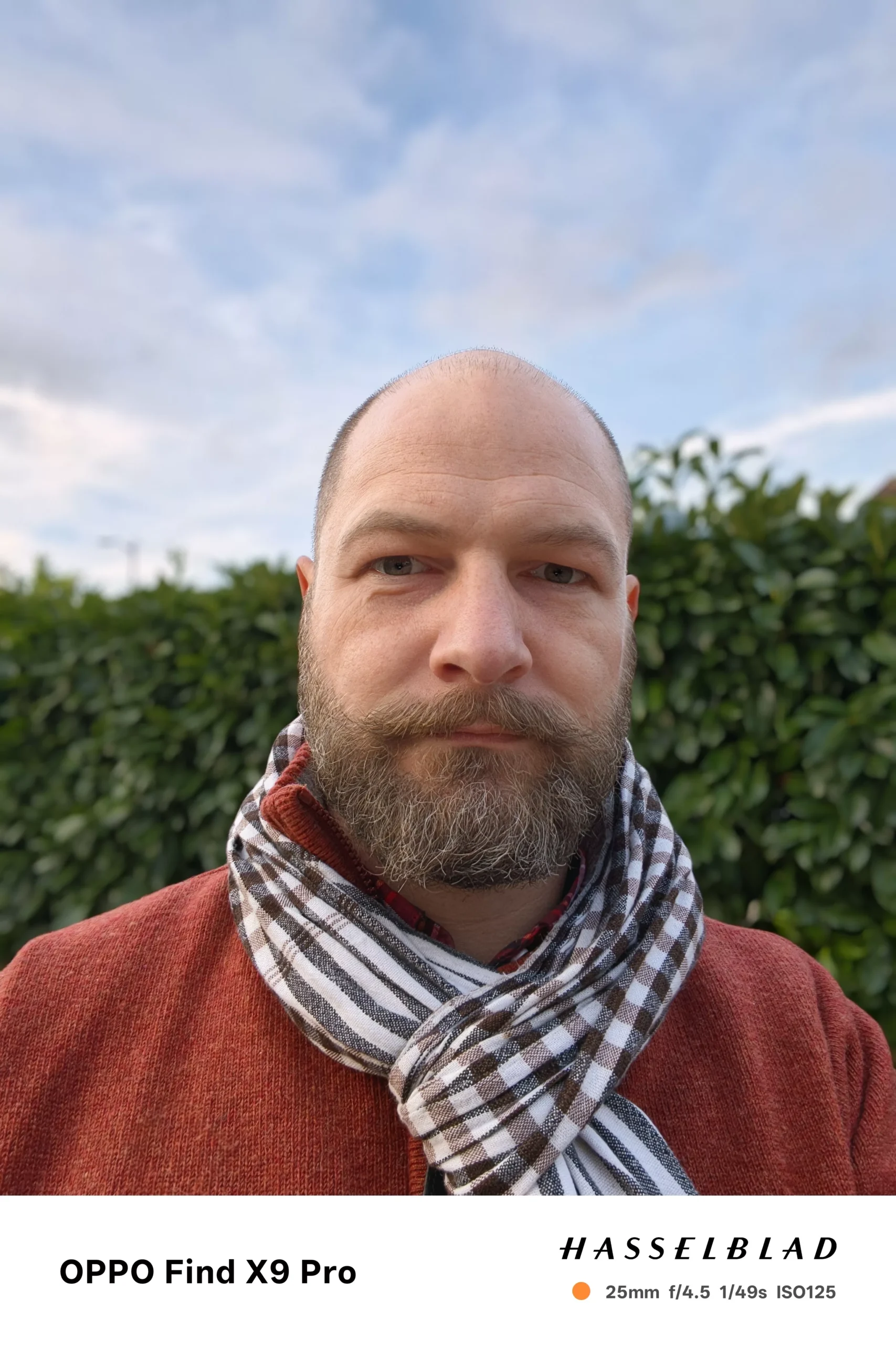 مقارنة بين هاتفي Oppo Find X9 Pro و OnePlus 15 14 selfie find x9 pro scaled