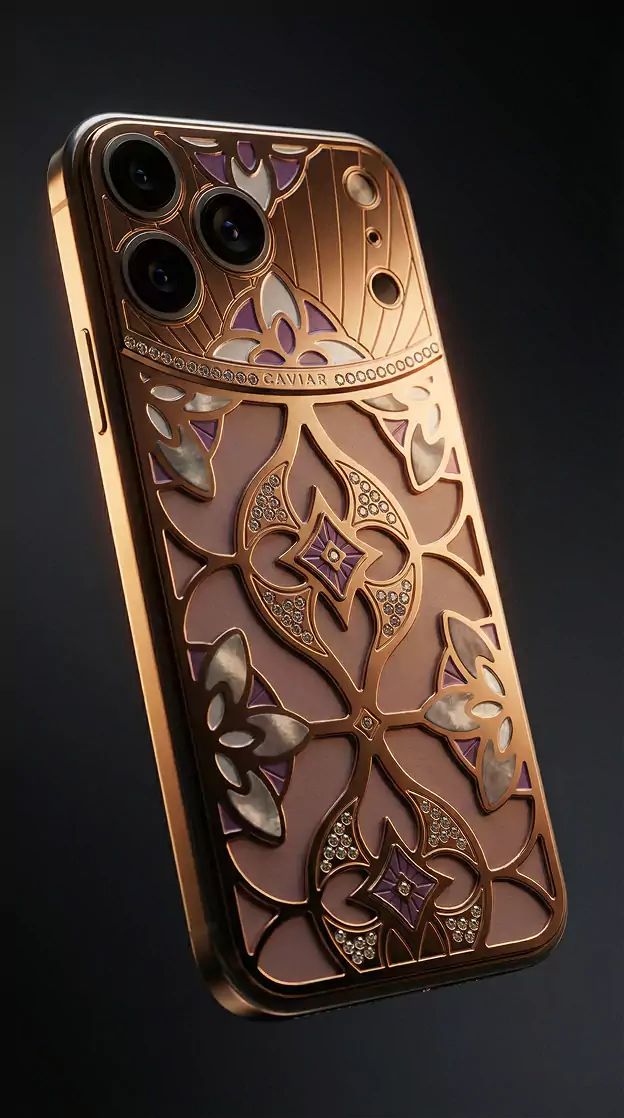أطلقت شركة كافيار مجموعة هواتف آيفون 17 برو فائقة الفخامة بمناسبة عيد الحب، مزينة بالذهب والماس. 4 Caviar Charming Lotus