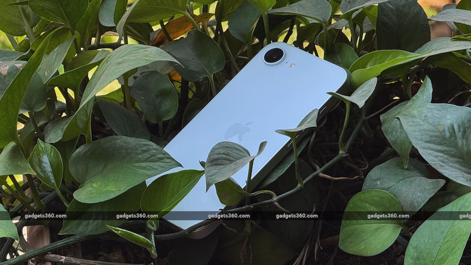 من المتوقع إطلاق هاتف iPhone 17e مع ترقية رئيسية واحدة في المكونات 1 apple iphone 16e design ip68 gadgets 360 1742907852774