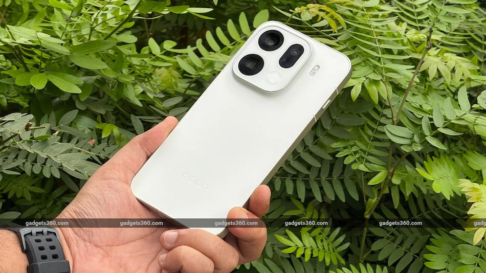 يُشاع أن هاتفًا رائدًا غامضًا سيضم كاميرا أمامية بدقة 100 ميجابكسل 1 oppo find x9 pro first impressions7 1761665044854